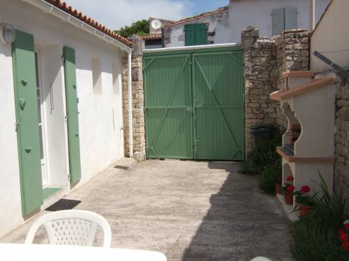 Photo 2 : EXTERIEUR d'une maison située à Sainte-Marie-de-Ré, île de Ré.