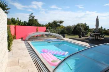 Ile de Ré:Unique  maison rhetaise pour 6 pas avec piscine chauffée couverte équipée waterb