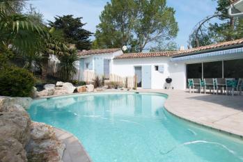Ile de Ré:Belle villa avec piscine chauffée, à 100m de la plage des gollandières !