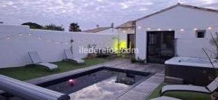 Ile de Ré:Villa 4 chambres sur le bois plage avec piscine chauffée et jacuzzi