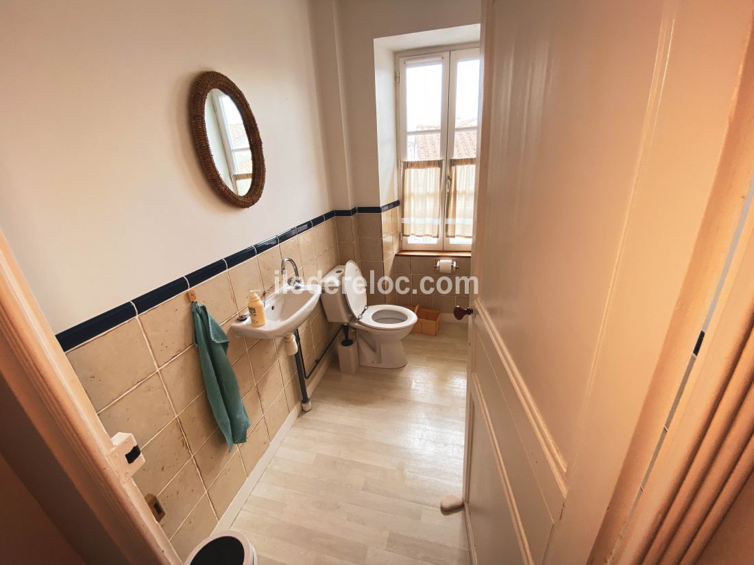Photo 22 : WC d'une maison située à Saint-Clément-des-Baleines, île de Ré.