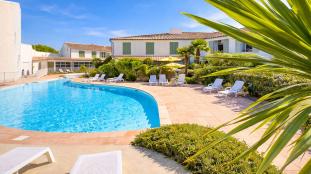Ile de Ré:Appartement rĂ©novĂ© avec piscine commune et parking