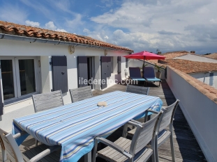 Ile de Ré:Joli appartement contemporain 65m2 avec terrasse 30 m2 au coeur du village