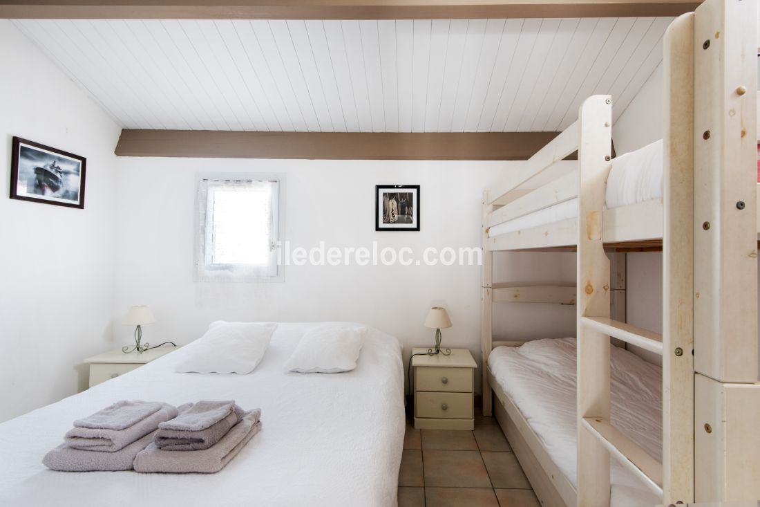 Photo 8 : CHAMBRE d'une maison située à Rivedoux-Plage, île de Ré.