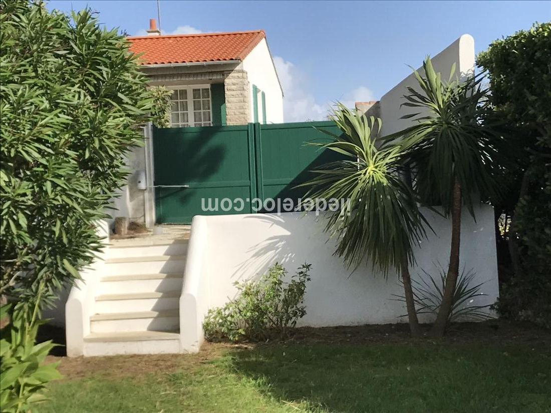 Photo 11 : EXTERIEUR d'une maison située à Le Bois-Plage-en-Ré, île de Ré.