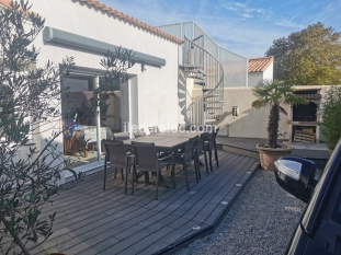 Ile de Ré:Maison moderne, 50m de la plage. spa interieur et solarium,jardin