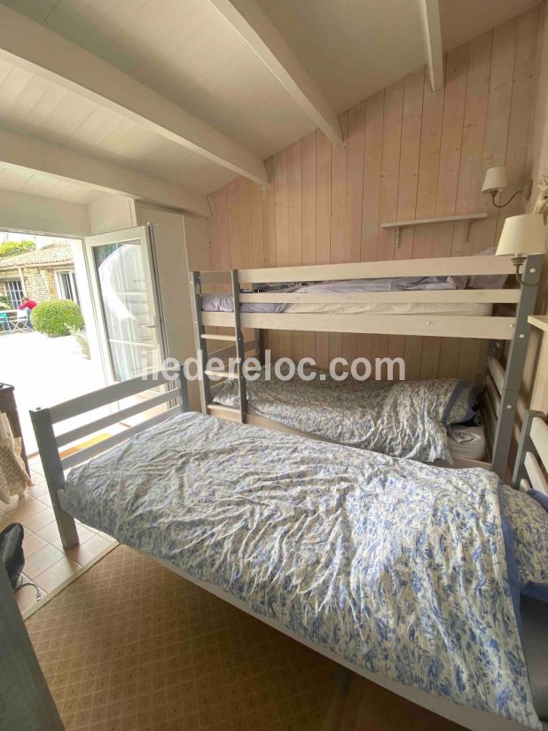 Photo 16 : CHAMBRE d'une maison située à Les Portes-en-Ré, île de Ré.