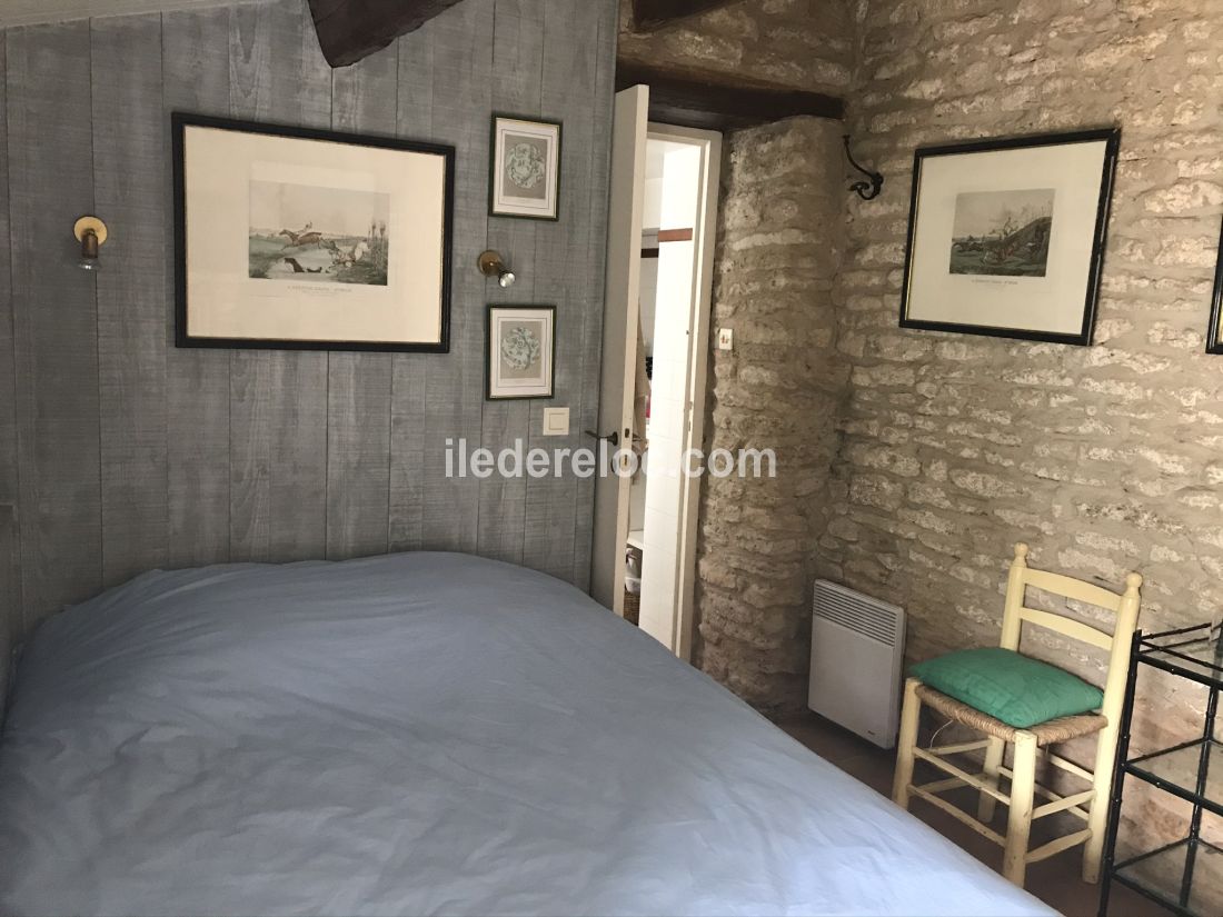 Photo 11 : CHAMBRE d'une maison située à Les Portes-en-Ré, île de Ré.