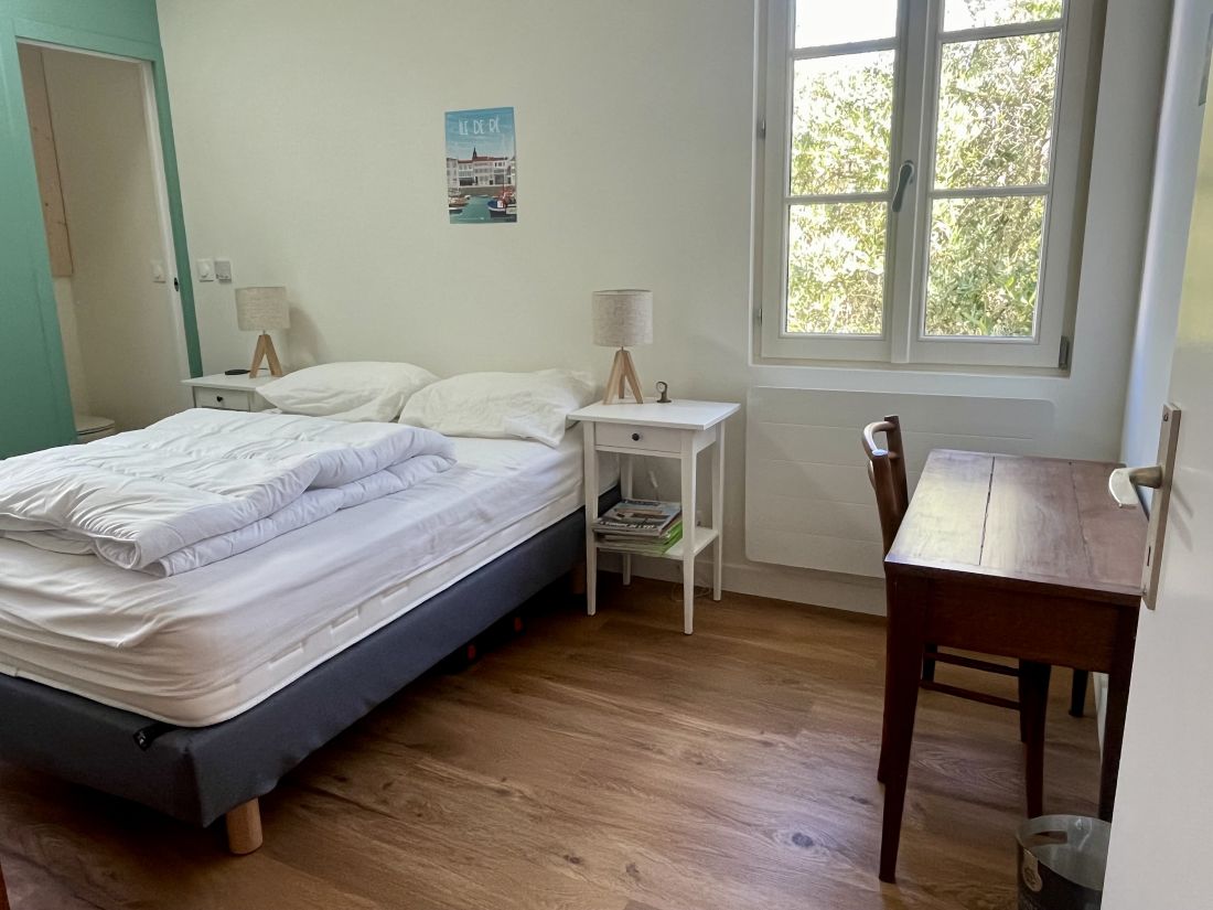 Photo 30 : CHAMBRE d'une maison située à Ars en Ré, île de Ré.