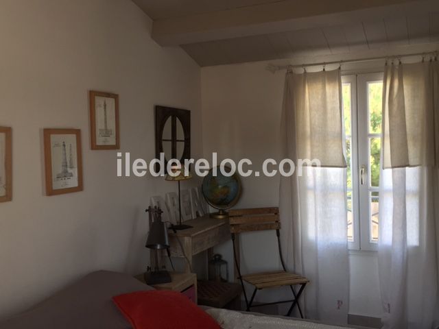 Photo 16 : CHAMBRE d'une maison située à La Couarde-sur-mer, île de Ré.