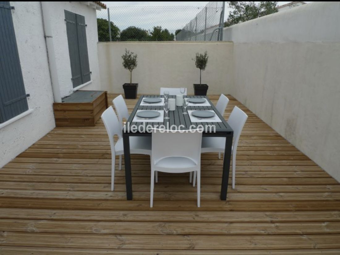 Photo 15 : TERRASSE d'une maison située à Loix, île de Ré.