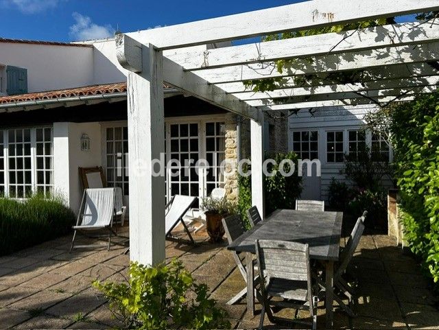 Photo 4 : JARDIN d'une maison située à Ars en Ré, île de Ré.