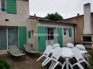 Ile de Ré:Maison de pays 3 étoiles avec cour fermée et stationnement centre village