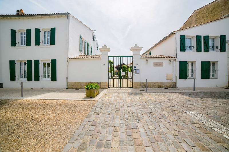 Photo 17 : ENTREE d'une maison située à Saint-Martin-de-Ré, île de Ré.