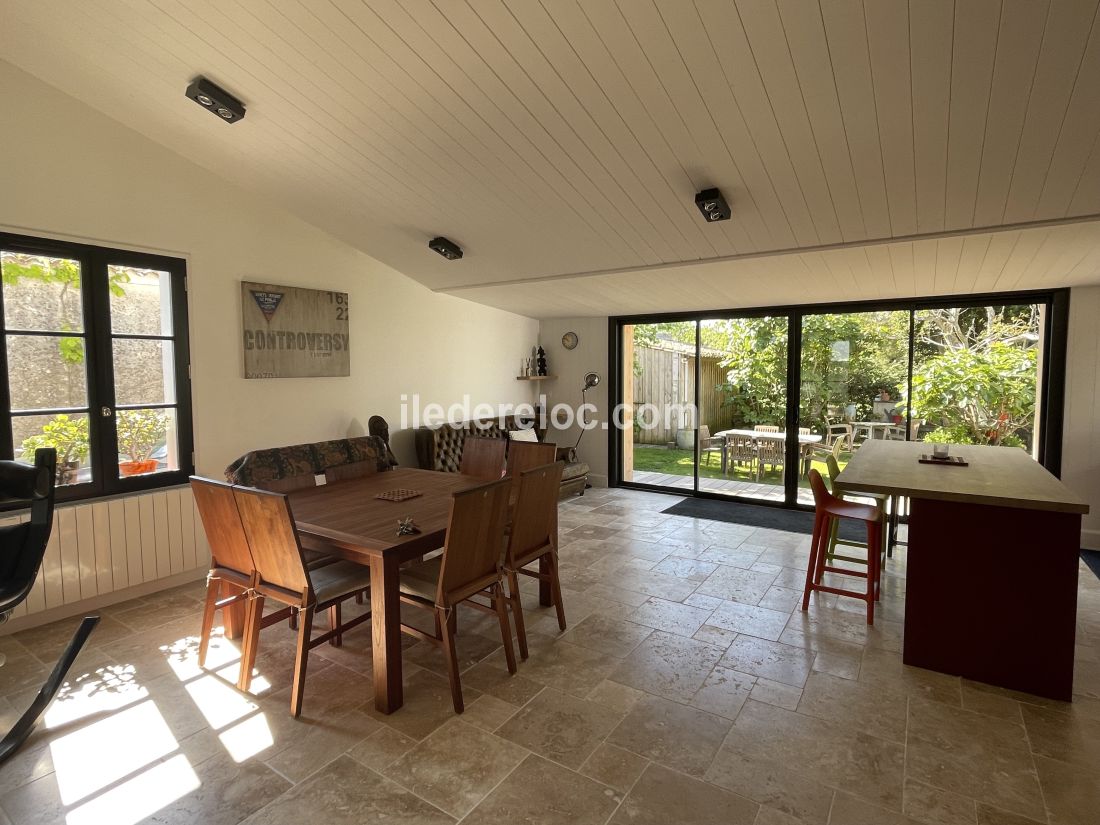 Photo 6 : SEJOUR d'une maison située à Loix, île de Ré.