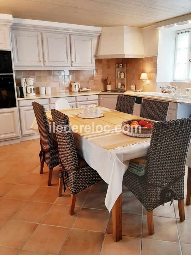 Photo 4 : CUISINE d'une maison située à Le Bois-Plage-en-Ré, île de Ré.