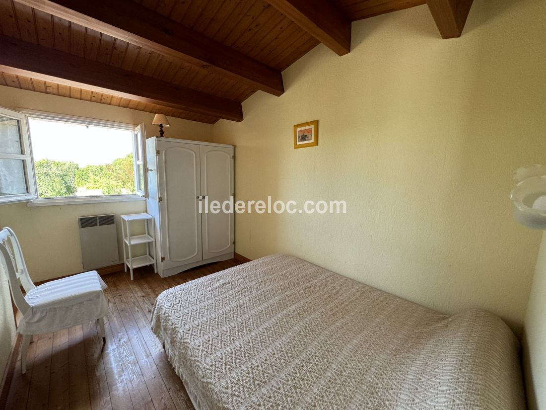 Photo 9 : CHAMBRE d'une maison située à Saint-Martin-de-Ré, île de Ré.