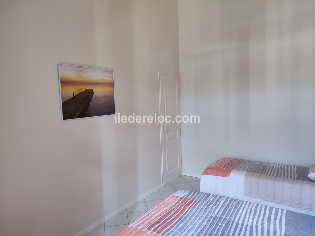 Photo 10 : CHAMBRE d'une maison située à Loix, île de Ré.