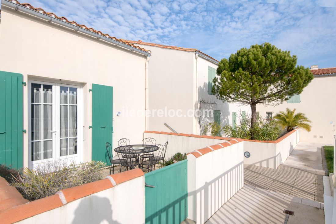 Photo 4 : TERRASSE d'une maison située à Saint-Martin-de-Ré, île de Ré.