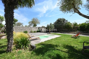 Ile de Ré:Le moulin - piscine et nature