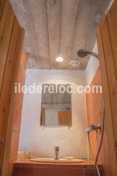 Photo 11 : SALLEDEBAIN d'une maison située à Les Portes-en-Ré, île de Ré.