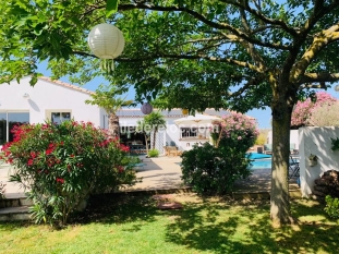 Ile de Ré:Grande maison de charme avec sa dépendance et sa piscine à loix