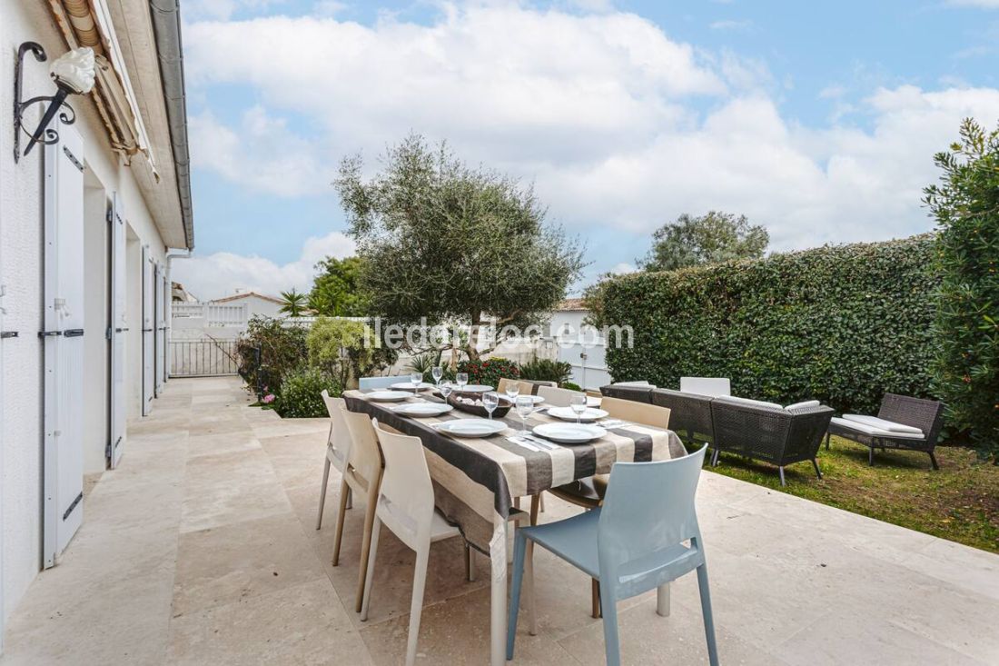 Photo 7 : TERRASSE d'une maison située à Le Bois-Plage-en-Ré, île de Ré.