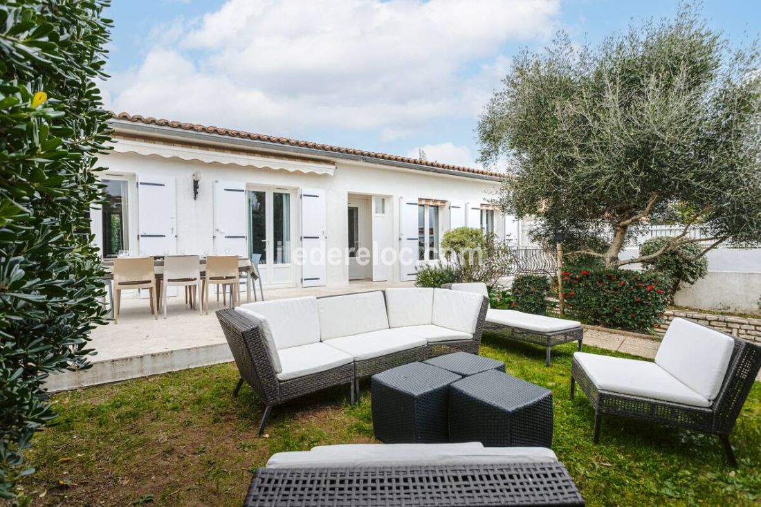 Photo 8 : EXTERIEUR d'une maison située à Le Bois-Plage-en-Ré, île de Ré.