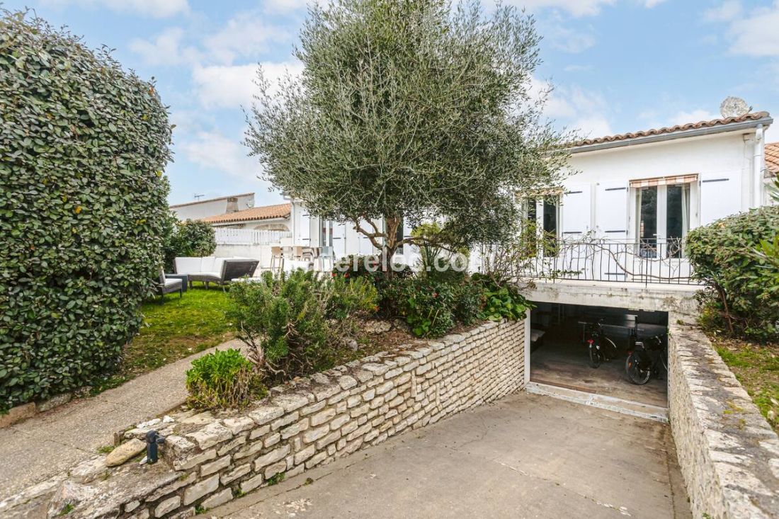 Photo 9 : EXTERIEUR d'une maison située à Le Bois-Plage-en-Ré, île de Ré.