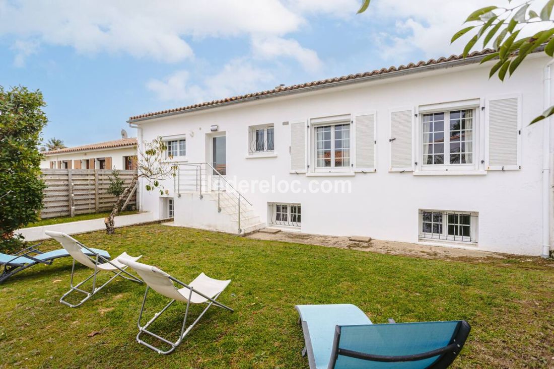 Photo 10 : JARDIN d'une maison située à Le Bois-Plage-en-Ré, île de Ré.