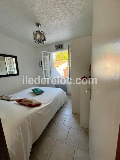 Photo 10 : CHAMBRE d'une maison située à La Couarde-sur-mer, île de Ré.