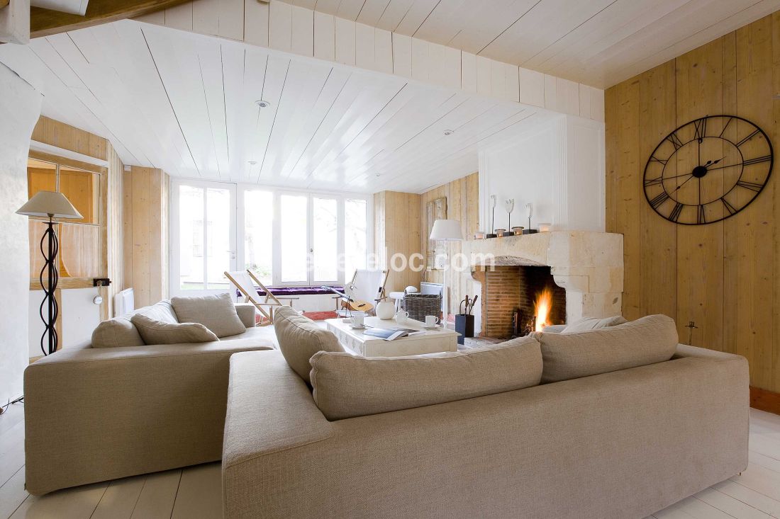 Photo 10 : SEJOUR d'une maison située à Saint-Martin-de-Ré, île de Ré.