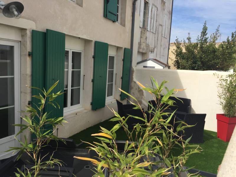 Photo 3 : TERRASSE d'une maison située à Saint-Martin-de-Ré, île de Ré.