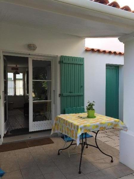 Photo 22 : TERRASSE d'une maison située à Ars, île de Ré.