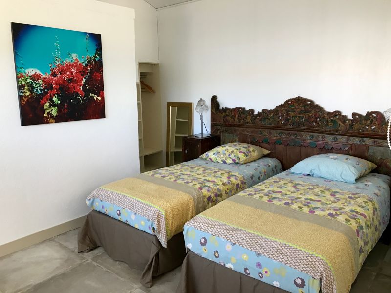 Photo 15 : CHAMBRE d'une maison située à Loix, île de Ré.