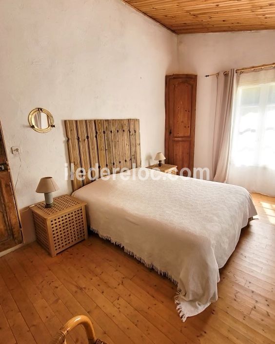 Photo 18 : CHAMBRE d'une maison située à Les Portes-en-Ré, île de Ré.