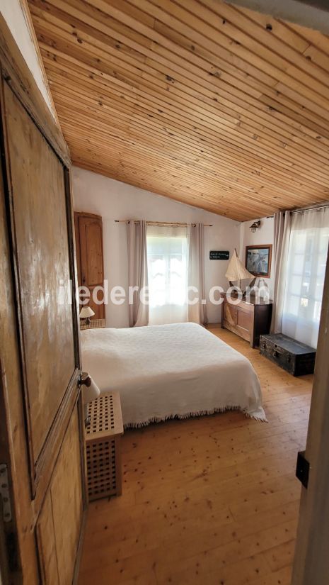 Photo 17 : CHAMBRE d'une maison située à Les Portes-en-Ré, île de Ré.