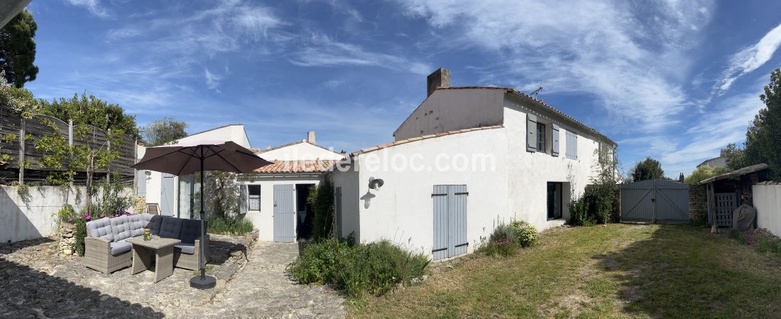 Photo 1 : TERRASSE d'une maison située à Les Portes-en-Ré, île de Ré.