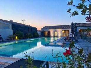 ile de ré Luxueuse villa d’architecte 350 m2, piscine splendide (20x5m), salle de cinema