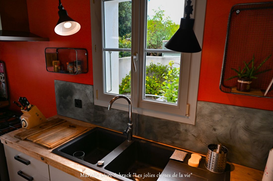 Photo 12 : CUISINE d'une maison située à Le Bois-Plage-en-Ré, île de Ré.