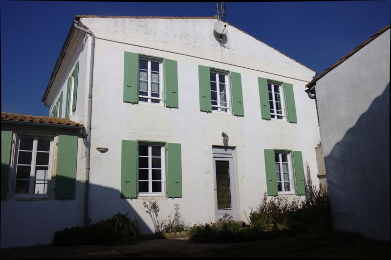 Photo 2 : EXTERIEUR d'une maison située à La Couarde-sur-mer, île de Ré.