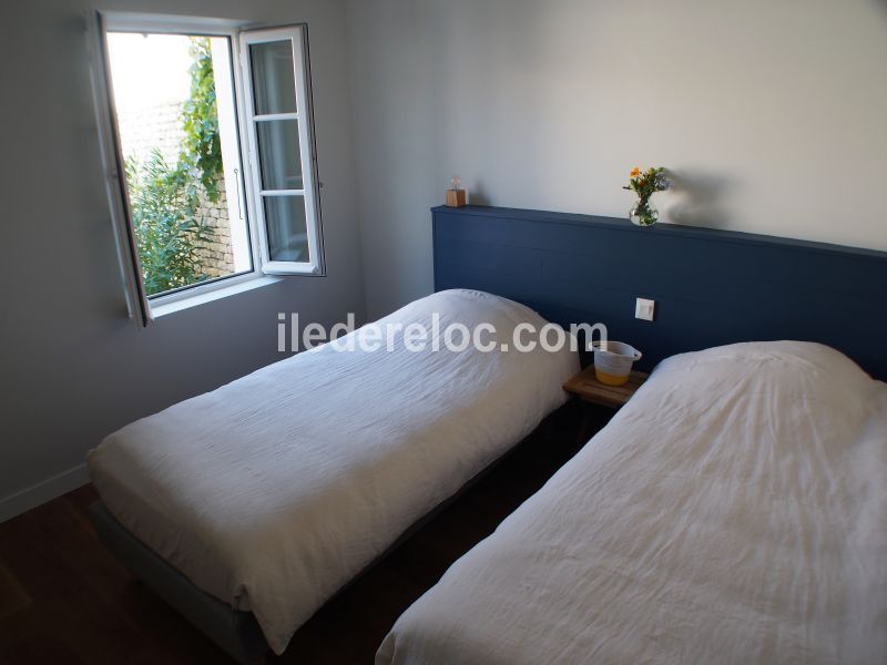 Photo 10 : CHAMBRE d'une maison située à Loix, île de Ré.