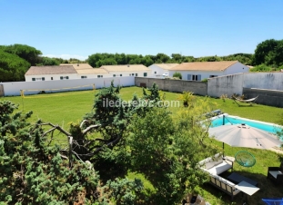 Ile de Ré:Très belle maison avec piscine et grand jardin, à côté de la plage et du marché