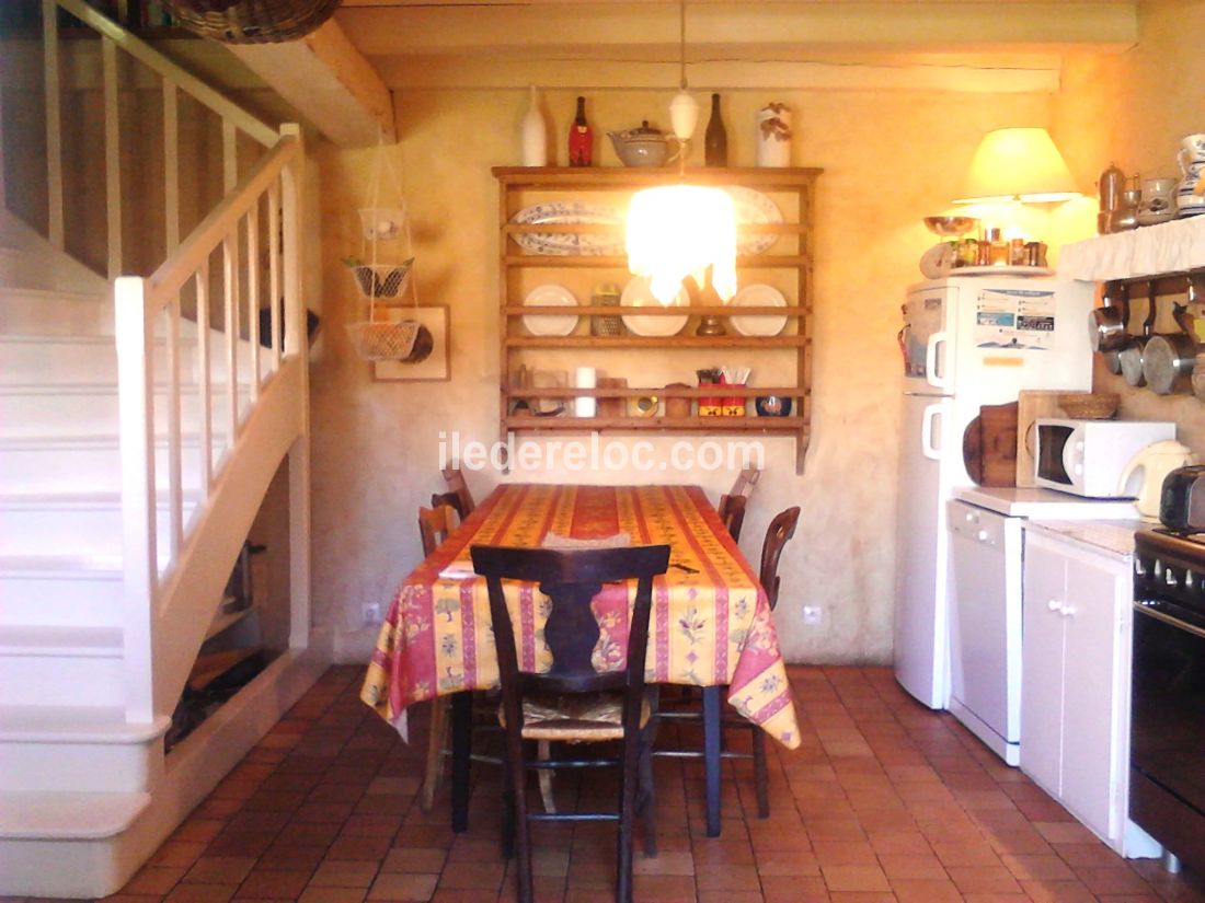 Photo 8 : CUISINE d'une maison située à Sainte-Marie-de-Ré, île de Ré.