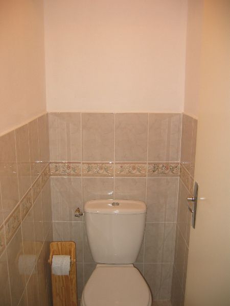 Photo 9 : WC d'une maison située à Rivedoux-Plage, île de Ré.