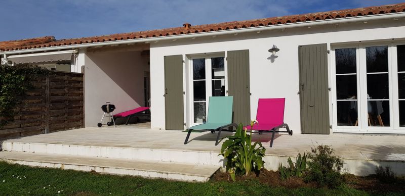 Photo 6 : TERRASSE d'une maison située à Le Bois-Plage-en-Ré, île de Ré.