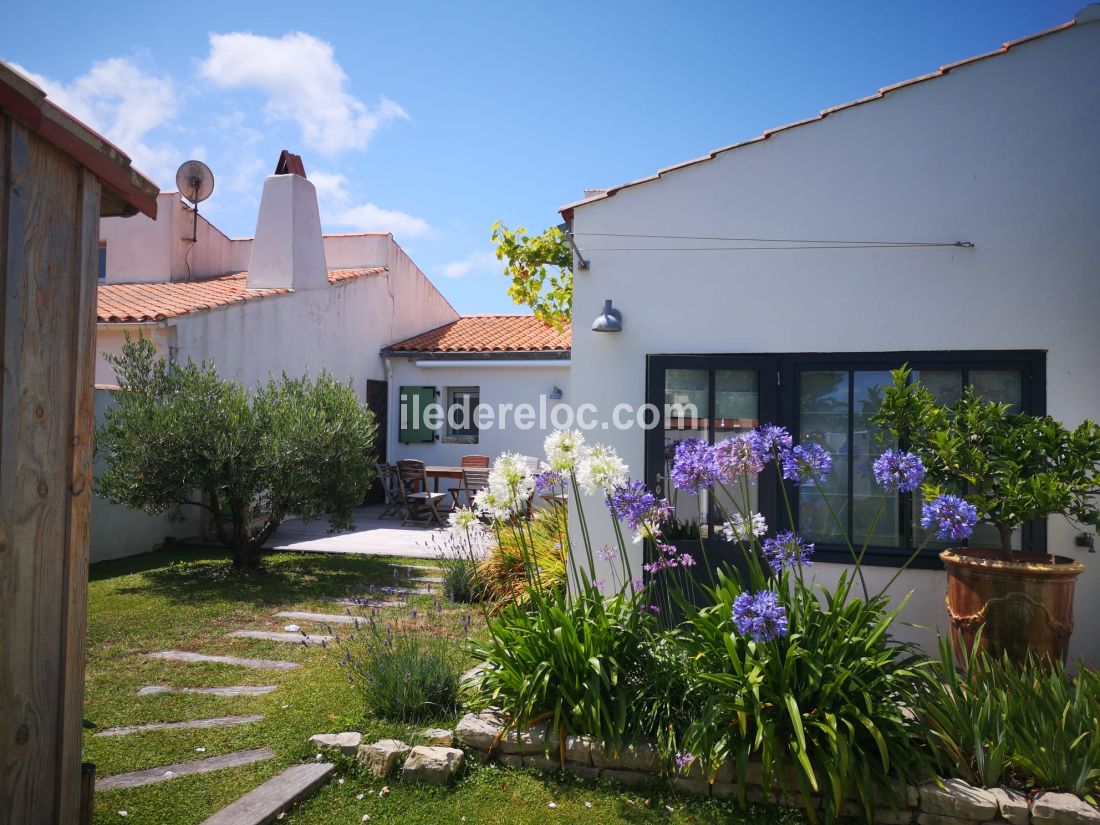 Photo 29 : JARDIN d'une maison située à Saint-Clément-des-Baleines, île de Ré.