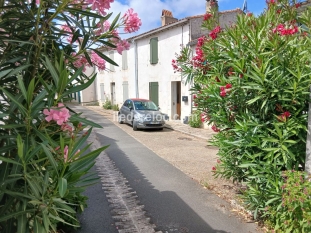 Ile de Ré:Maison de village dans une charmante ruelle