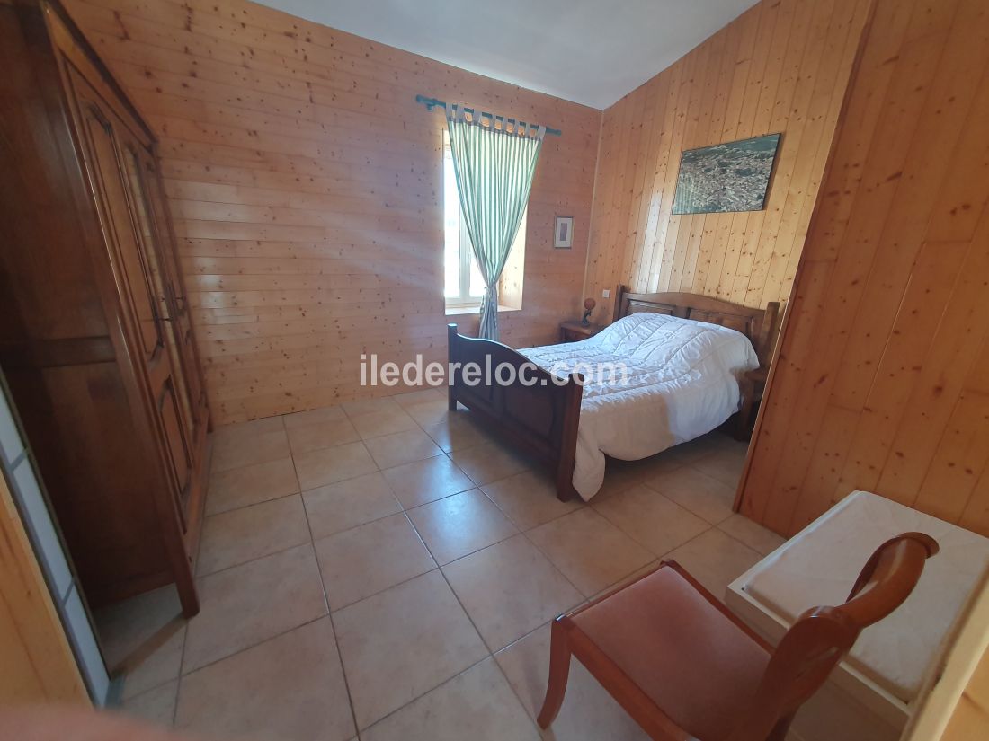 Photo 17 : CHAMBRE d'une maison située à Ars en Ré, île de Ré.