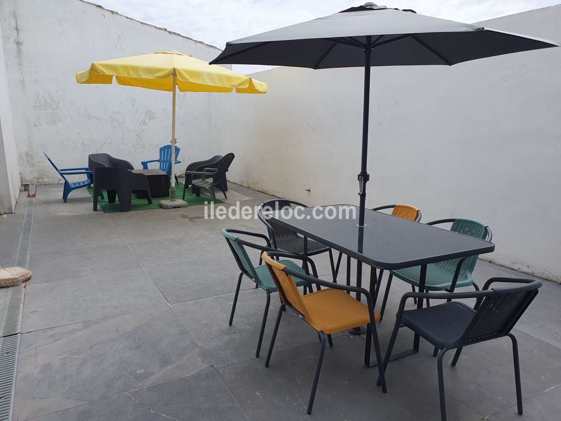 Photo 26 : TERRASSE d'une maison située à Ars en Ré, île de Ré.